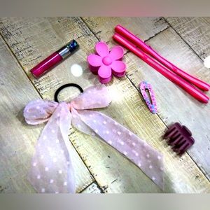 Clips bow and lipgloss